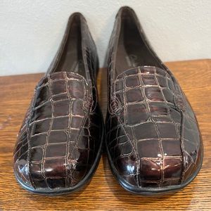 Clarks Loafers Bendables May Poppy Croc
Patent Leather Brown Size 9M